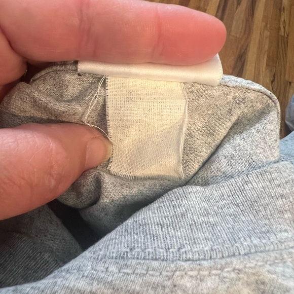 Vintage Walt Disney “One World One Mouse t-shirt. Armpit to armpit measures 23” - Picture 4 of 4